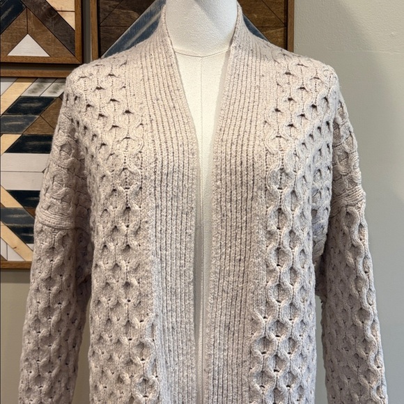 Banana Republic Bariloche Honeycomb Cardigan Sweater Heathered Beige size XS - Picture 3 of 11
